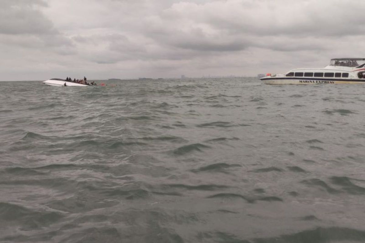 Tim cari korban kapal terbalik di Kepulauan Seribu