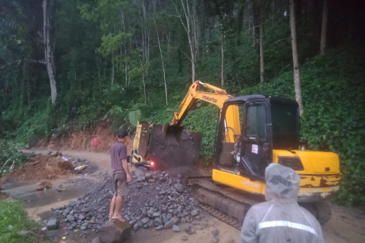 Akibat banjir dan longsor, Pasaman Barat tetapkan 14 hari masa tanggap bencana