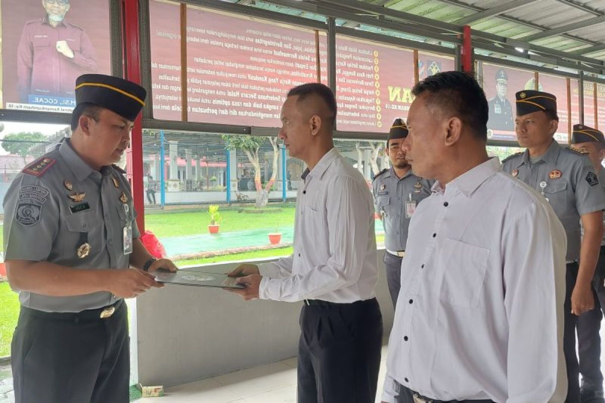 Dua warga binaan Lapas Narkotika Bandarlampung terima remisi Hari Raya Nyepi