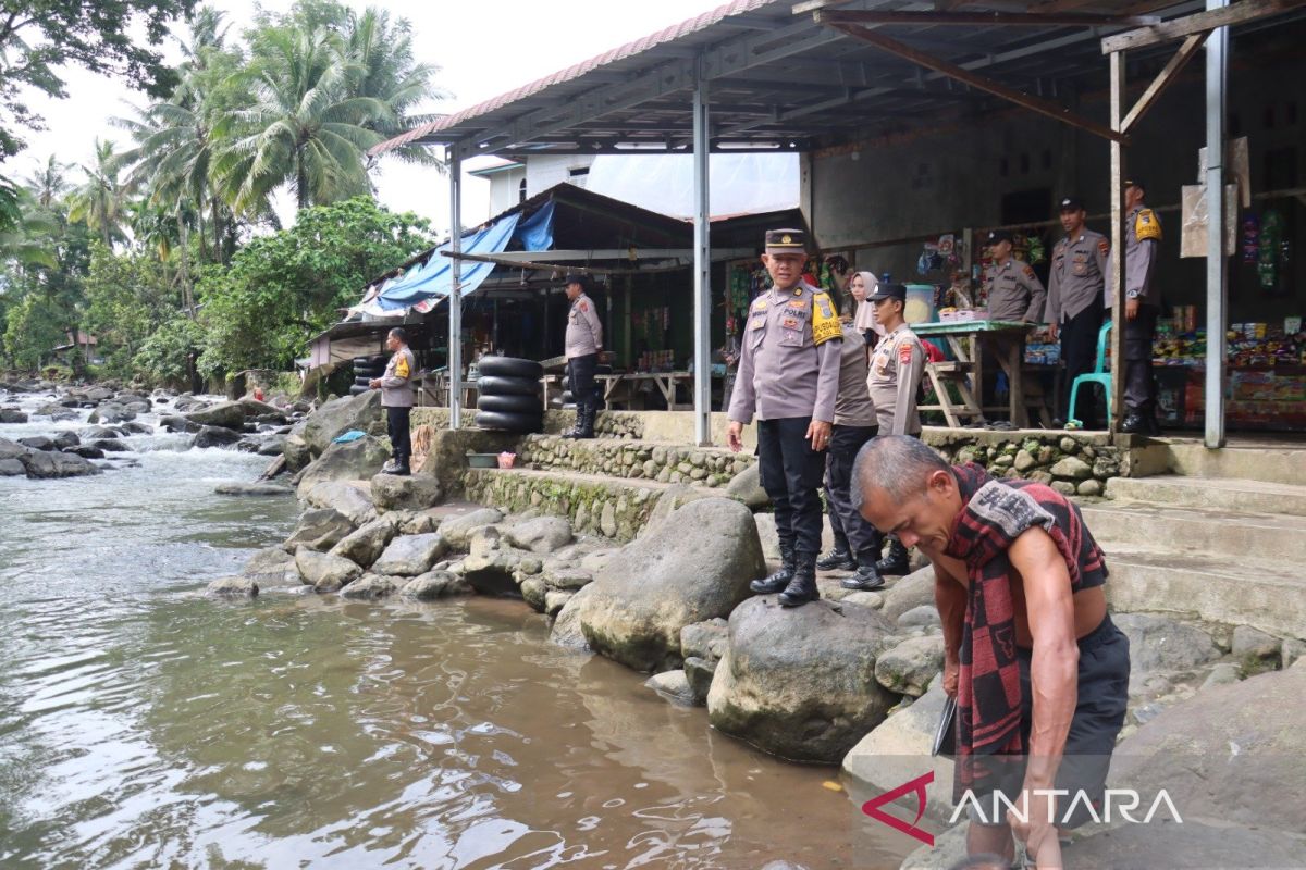 Berikan kenyamanan bagi warga, Polres Pasaman Barat amankan tradisi "balimau" jelang ramadhan