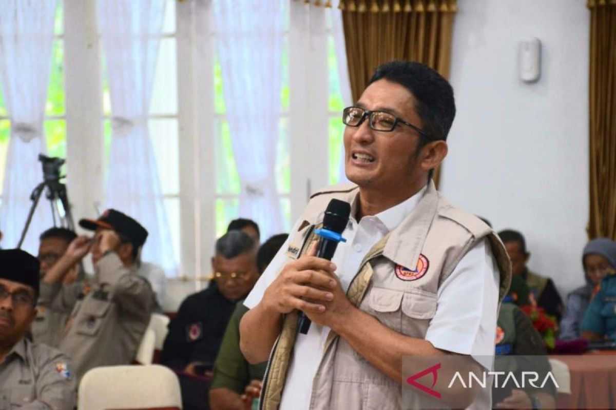 Tetapkan Tanggap Darurat, Hendri Septa Terima Bantuan BNPB