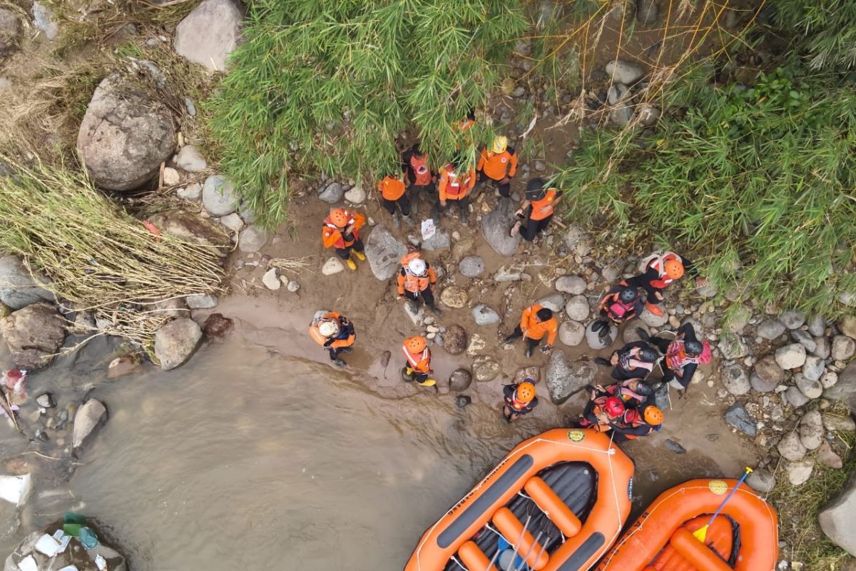 Kemarin, korban banjir Sumbar hingga Habib Hasan Assegaf wafat