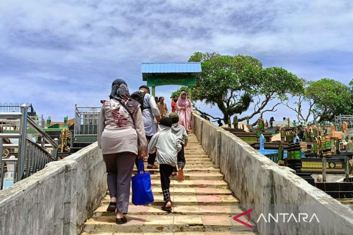 Umat Islam Samarinda ramai ziarah kubur menjelang Ramadhan 