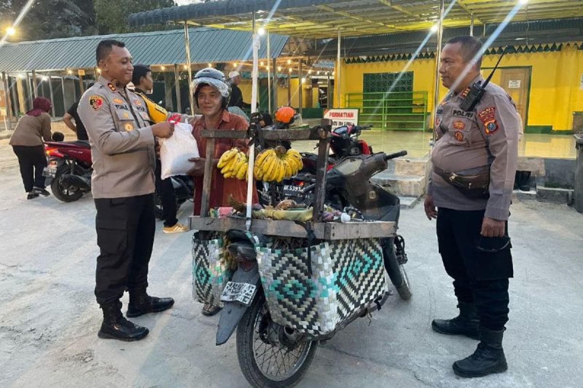 Polres Tanjungbalai bagi ratusan  kilogram beras-helm sambut Ramadhan