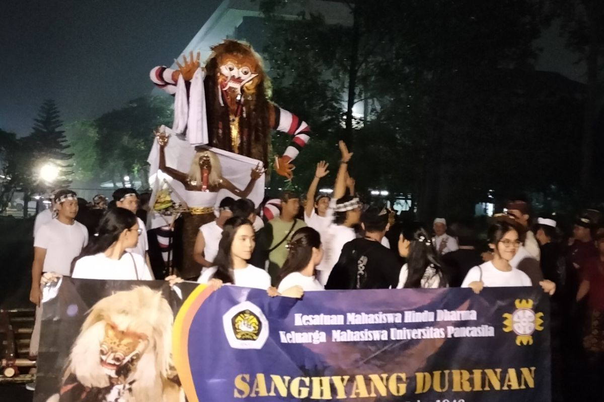 UP gelar pawai ogoh-ogoh menghalau negatif jelang Nyepi