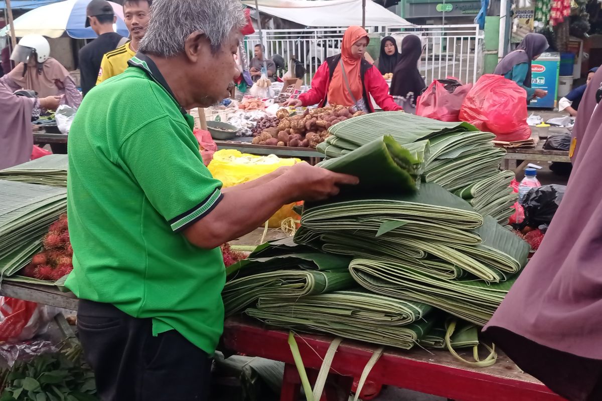 Permintaan daun pisang di Lebak naik jelang Ramadhan