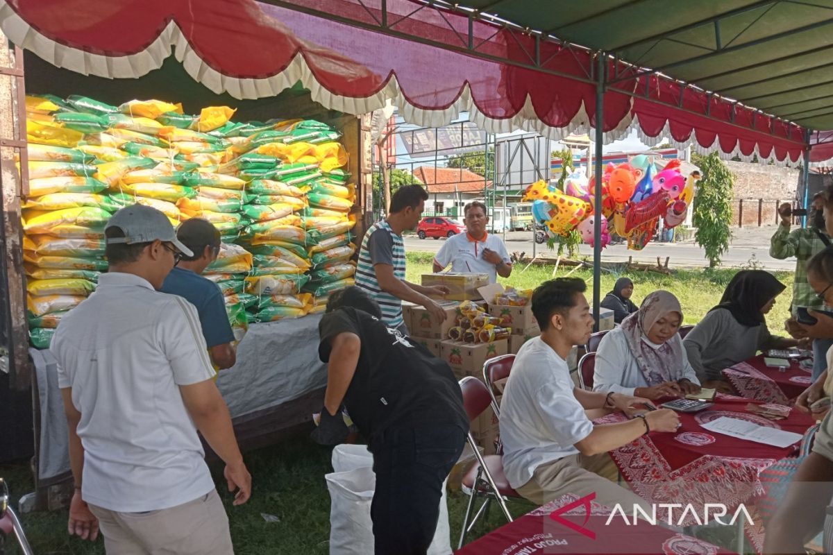 Pemkab Bantul menggelar pasar murah secara bertahap di beberapa kecamatan