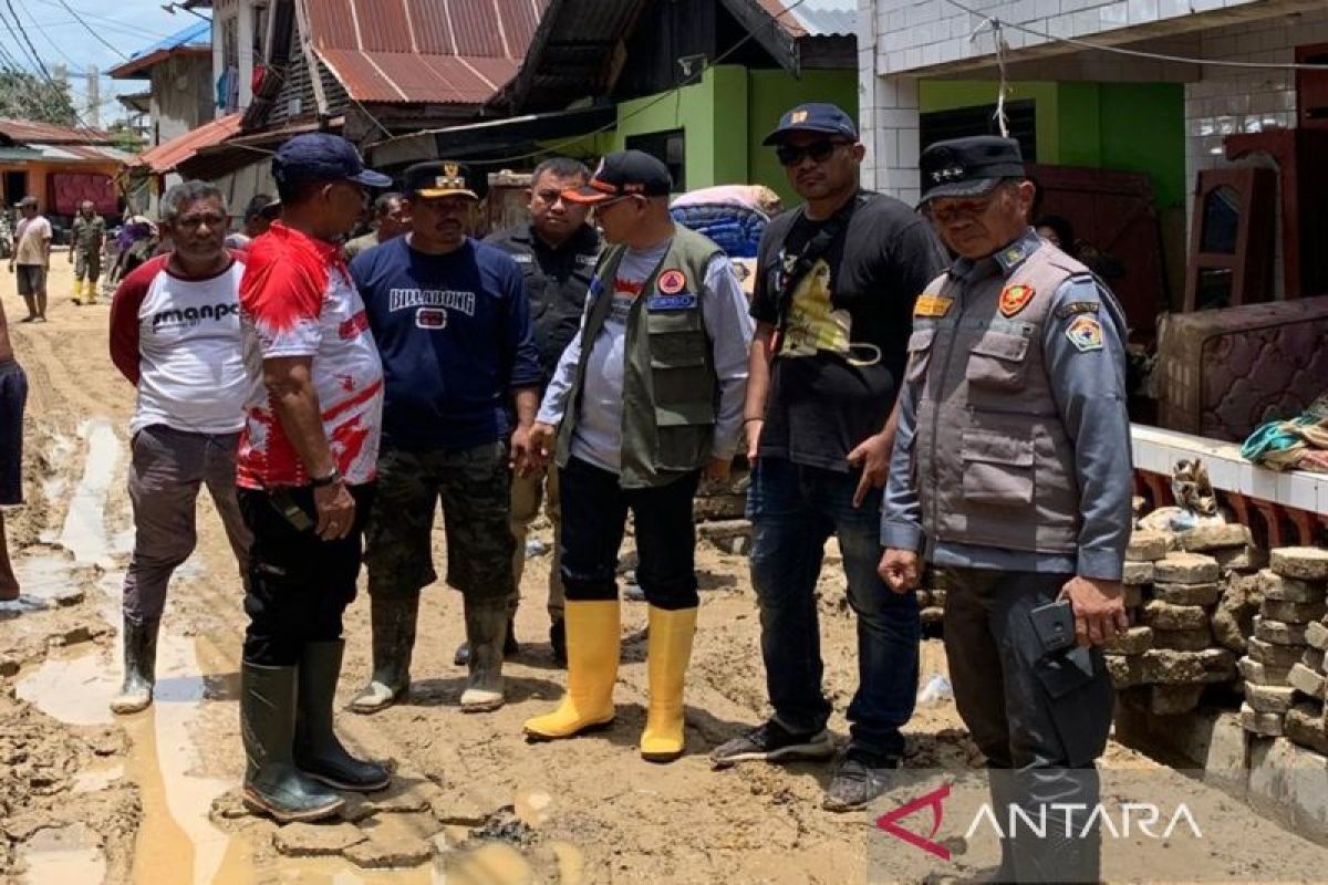 Jajaran Pemprov Sultra bersihkan sampah pascabanjir bandang di Kendari