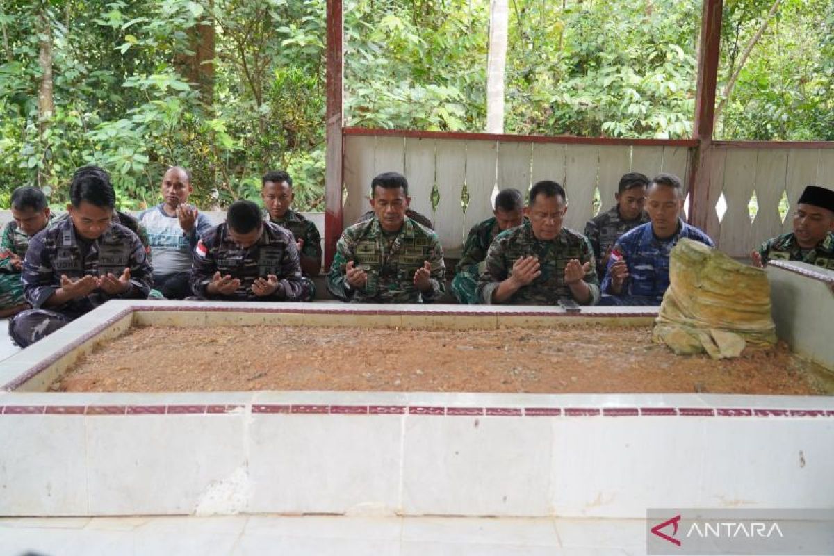 Danrem Lilawangsa ziarah ke makam sosok pahlawan nasional di pelosok Aceh