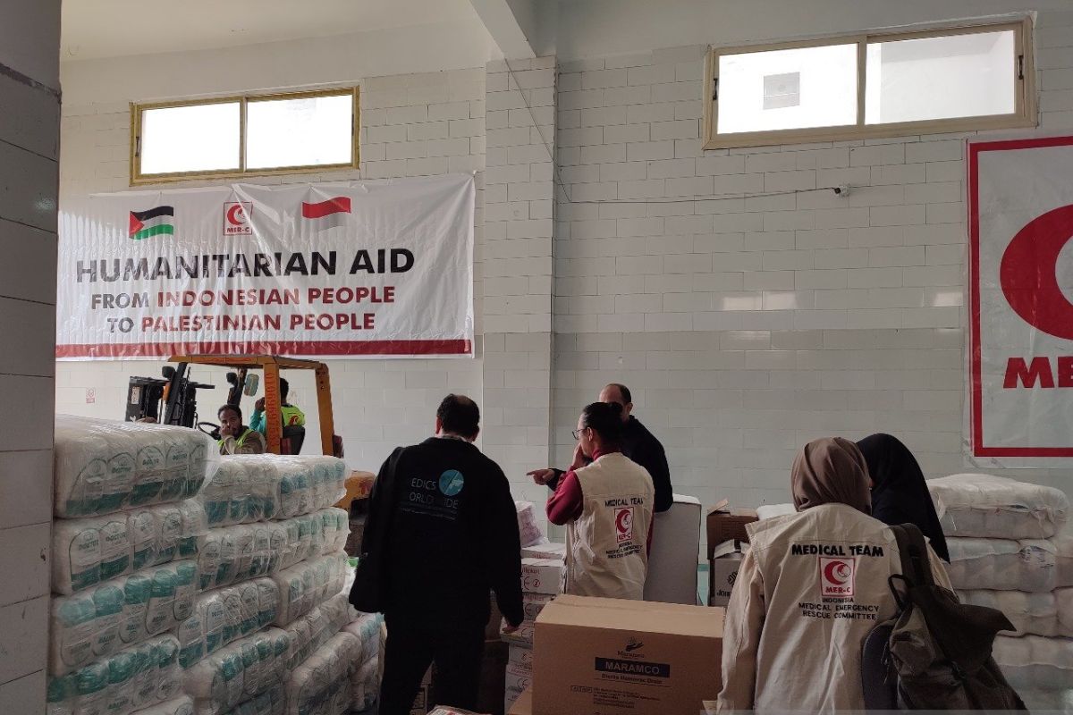 Truk bantuan berisi obat dari MER-C bergerak menuju Rafah