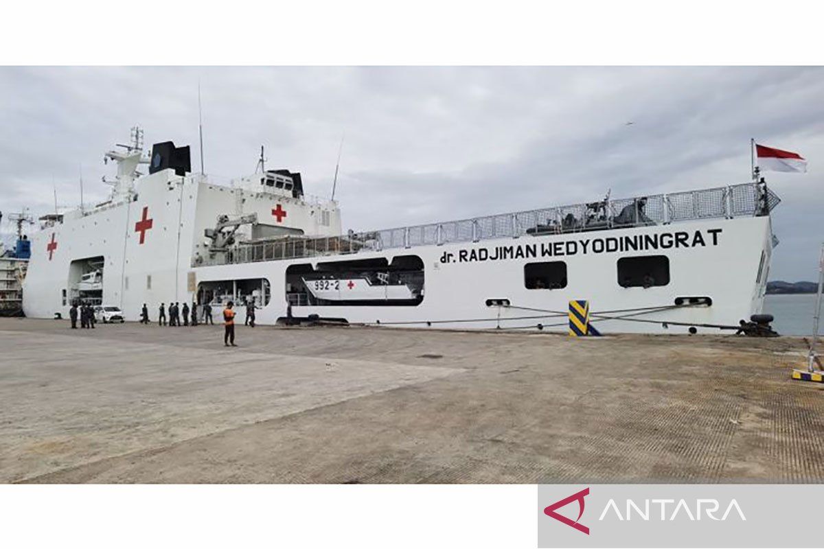 KRI Radjiman tiba di perairan Indonesia usai antar bantuan untuk Gaza