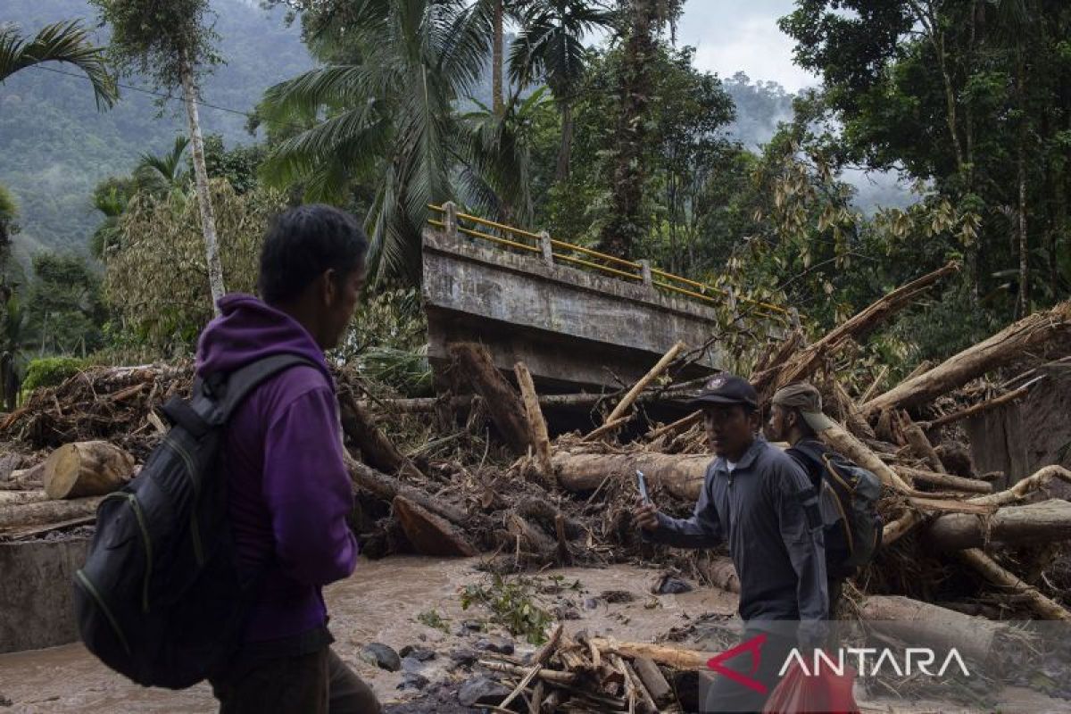 Government to relocate flood-prone villages in West Sumatra: Minister