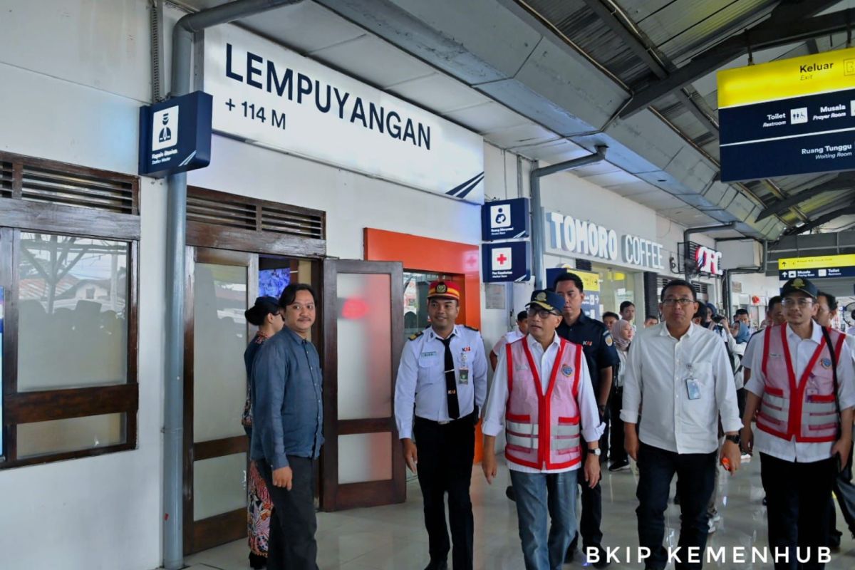 Transportation Ministry to beautify two historic train stations