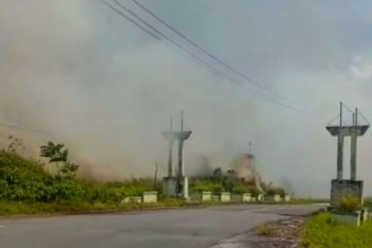 Sekitar 20 hektare lahan di Natuna terbakar