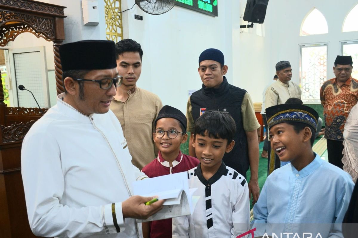 Safari Subuh Ramadhan Perdana, Hendri Septa Hadir di Masjid Al Muhajirin Bungo Pasang