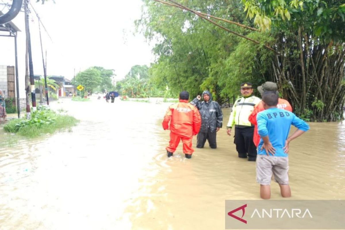 Banjir landa 3 kabupaten di Pulau Madura