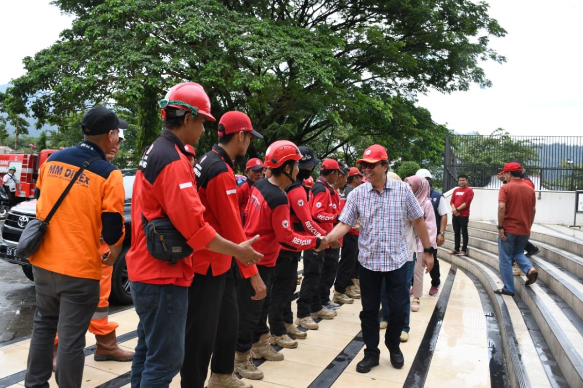 Semen Padang kirim TRC dan dirikan posko trauma healing untuk korban banjir Pessel