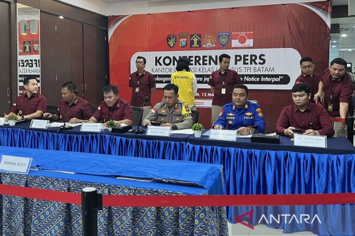 Imigrasi Batam deportasi WNA Jepang buronan Interpol