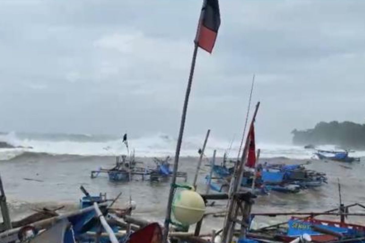 BPBD: Waspadai gelombang dan rob di pantai selatan Garut hingga besok