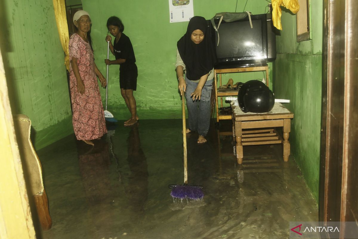 Puluhan rumah warga di Kupang terdampak banjir rob