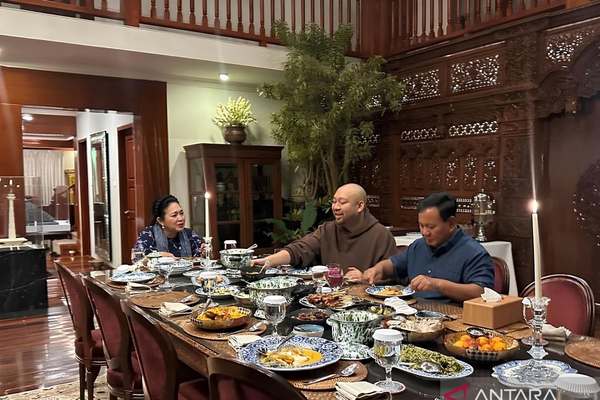 Prabowo pamer momen makan bersama Didit dan Titiek Soeharto