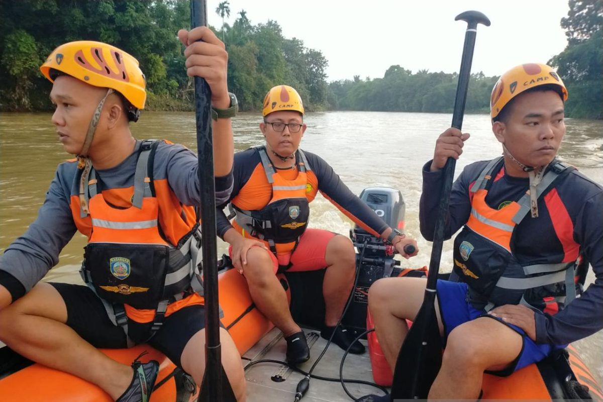 Tim SAR cari korban hilang diseret arus deras Sungai Rupit Sumsel