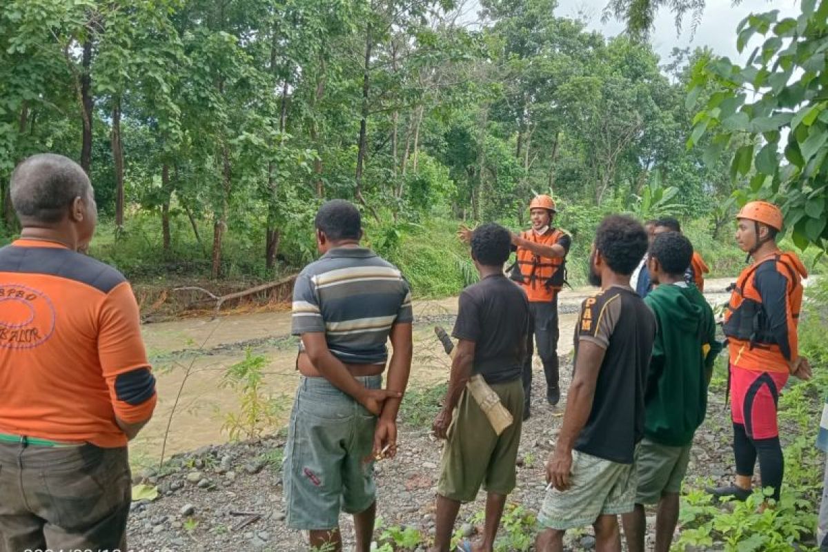 Tim SAR cari petani di Alor yang terseret banjir sungai