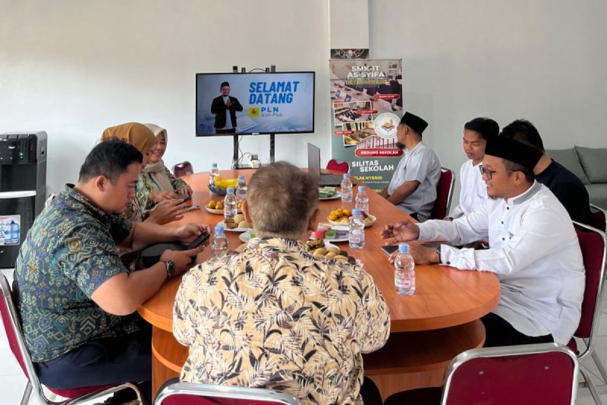 PLN Icon Plus SBU Regional JBT kolaborasi Program Kelas Industri SMK Asy-Syifa Subang