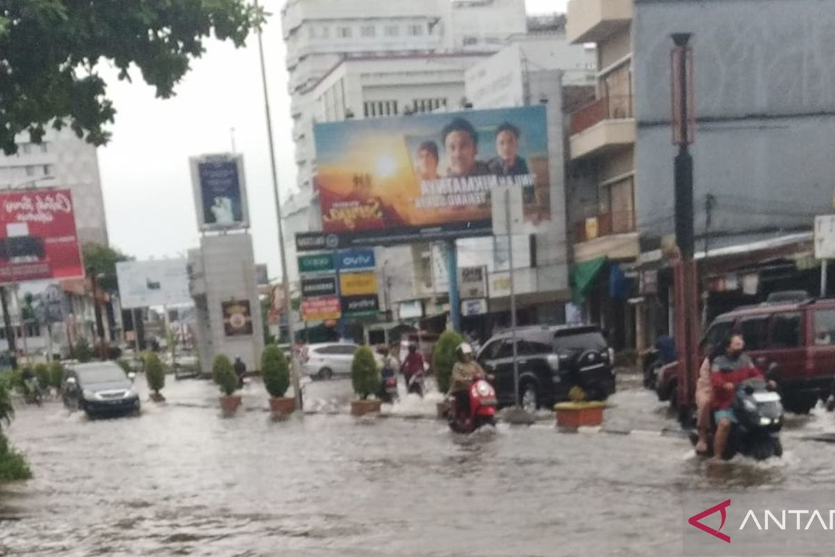 Gubenur Kalbar ajak Pemkot Pontianak tangani masalah banjir