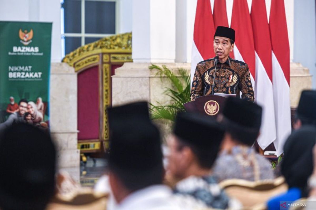 Presiden Jokowi tandatangani PP soal THR dan gaji ke-13