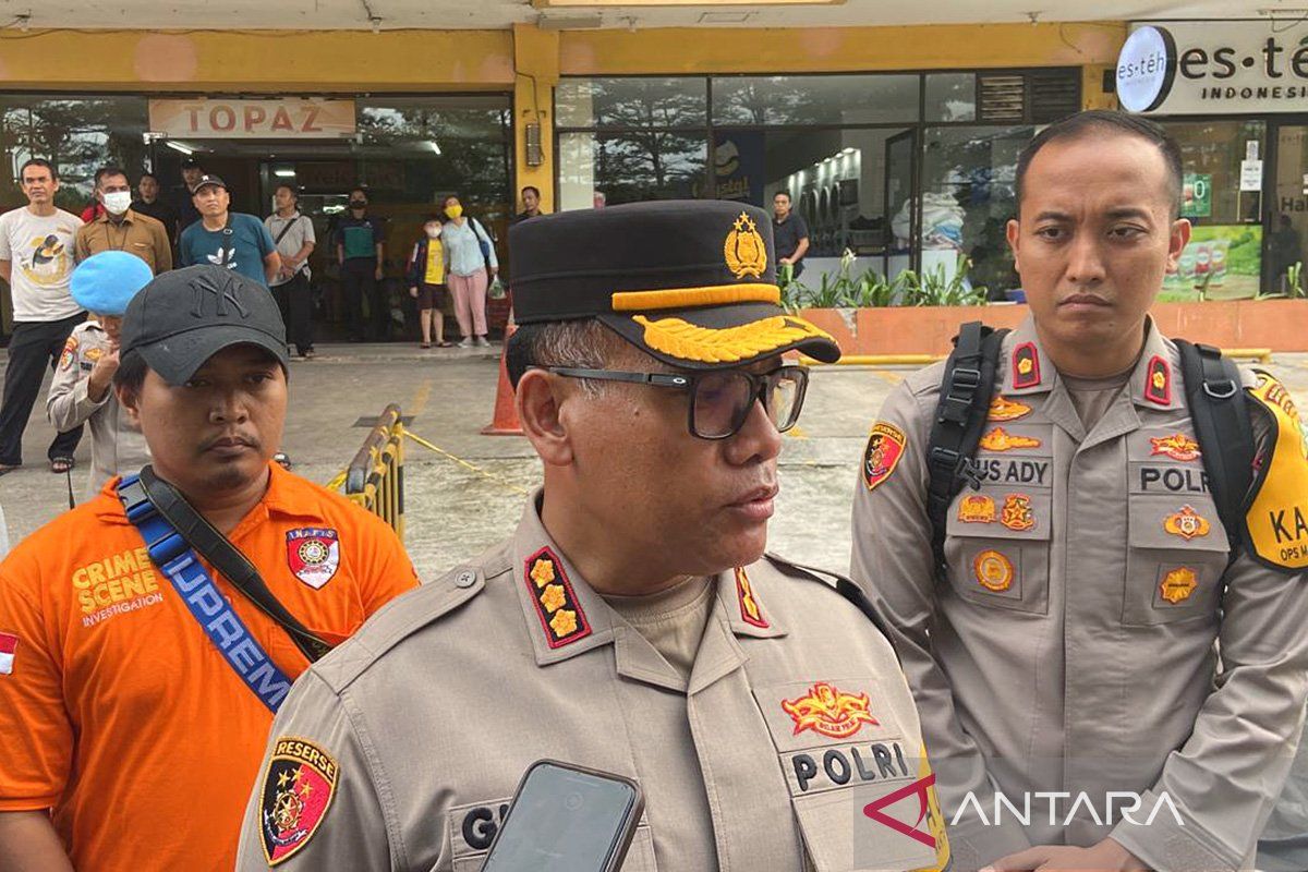 Polisi periksa ulang lokasi bunuh diri sekeluarga di Jakarta Utara