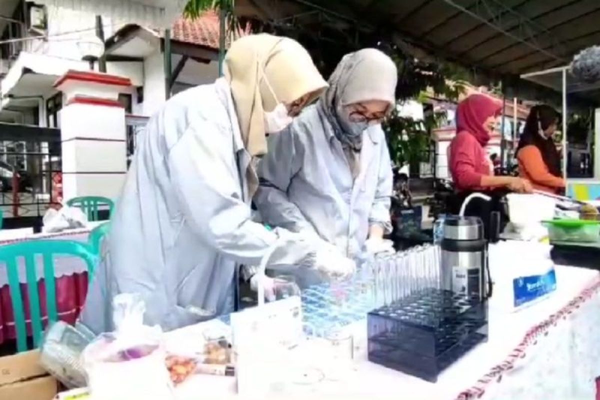 Balai POM dan Dinkes Blitar sidak jajanan pasar