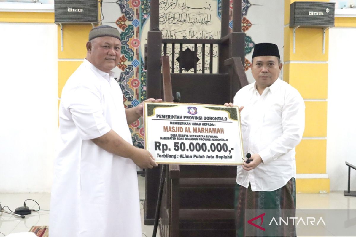 Pemprov Gorontalo serahkan bantuan hibah untuk masjid