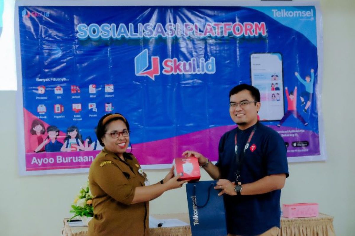 Telkomsel - SMA Xaverius Kota Ambon kerja sama layanan basis digital