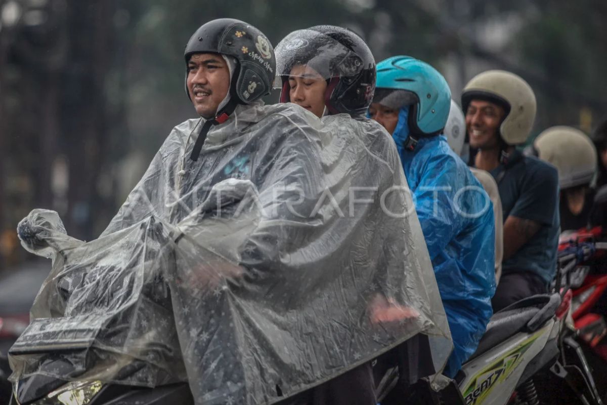 Rabu pagi hingga sore wilayah Jakarta diguyur hujan