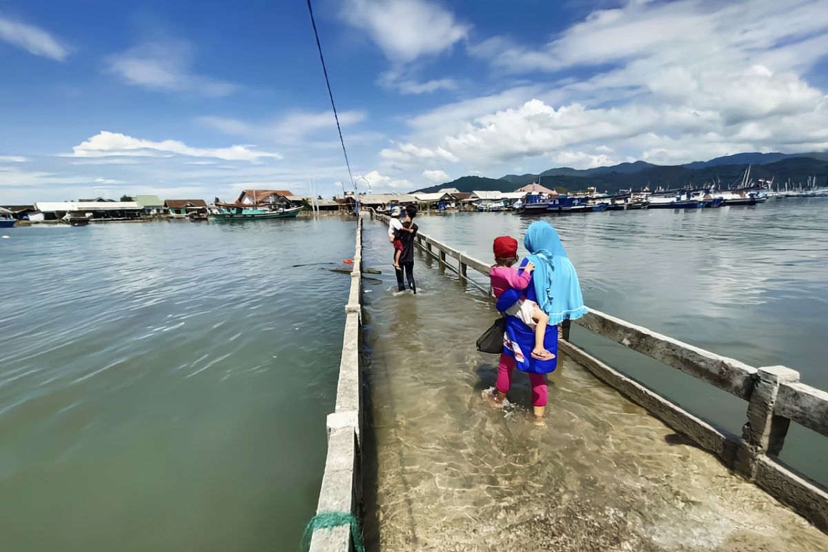 BMKG Lampung ingatkan masyarakat waspadai dampak air pasang