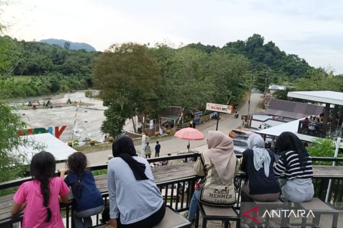 Objek wisata HST Kalsel  ramai hingga jelang  Ramadhan 1445 H