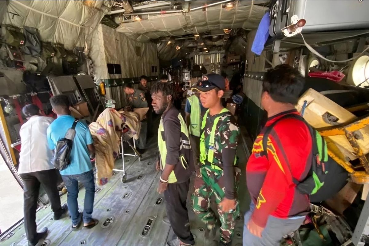 Prajurit TNI AU antarpasien penyakit jantung dengan pesawat ke Jayapura