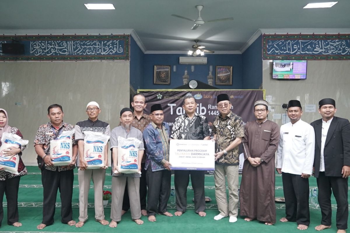 Sambut ramadan, Lazis Darmajaya salurkan 100 paket sembako dan sedekah produktif