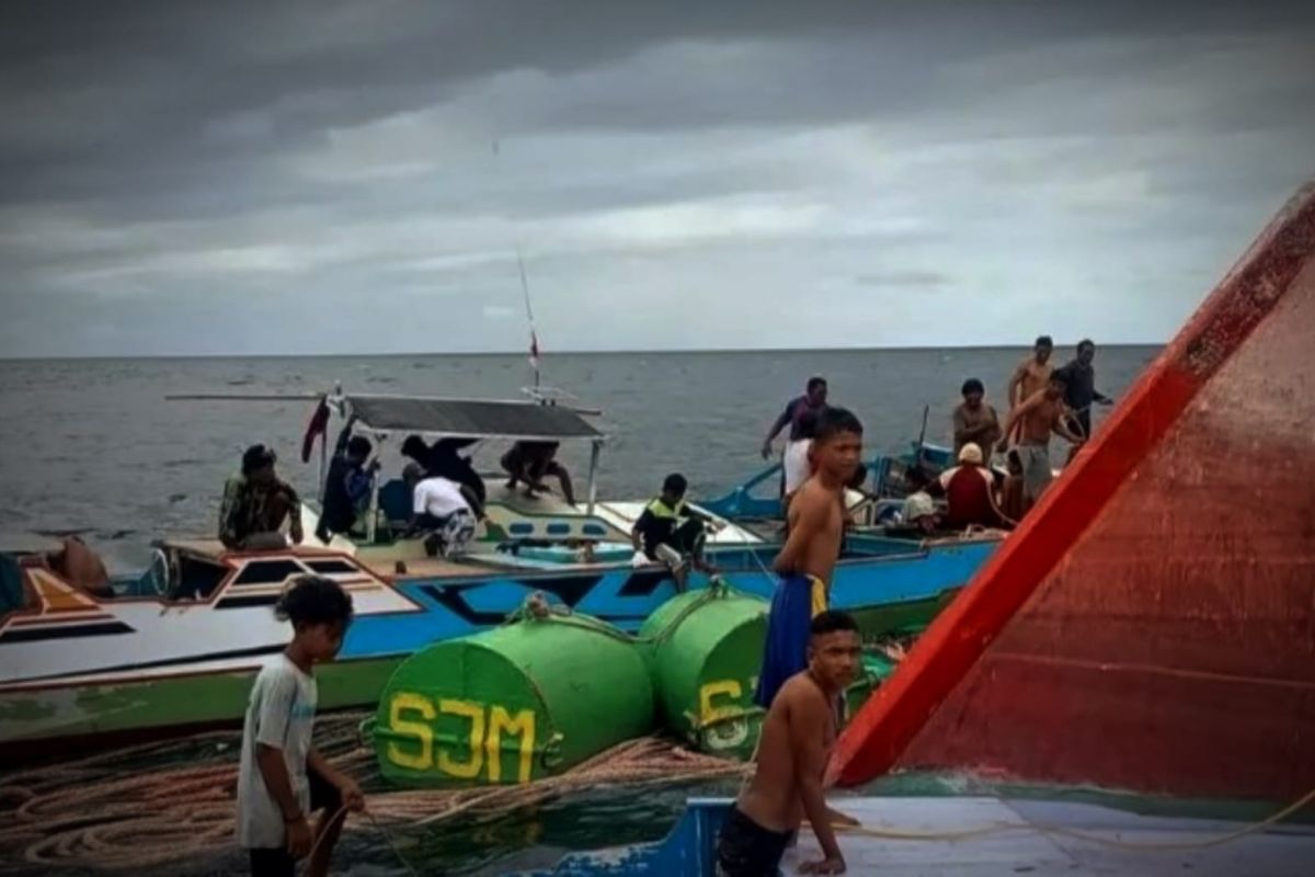 Tim SAR mulai cari 22 kru kapal yang tenggelam di Selayar Sulsel