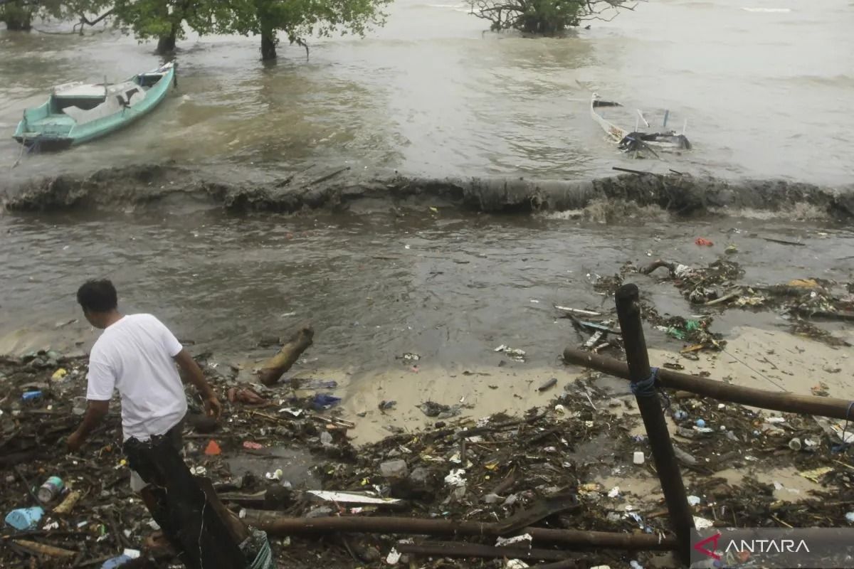 BMKG Ingatkan Potensi Banjir Rob Di Empat Wilayah Perairan NTT - ANTARA ...