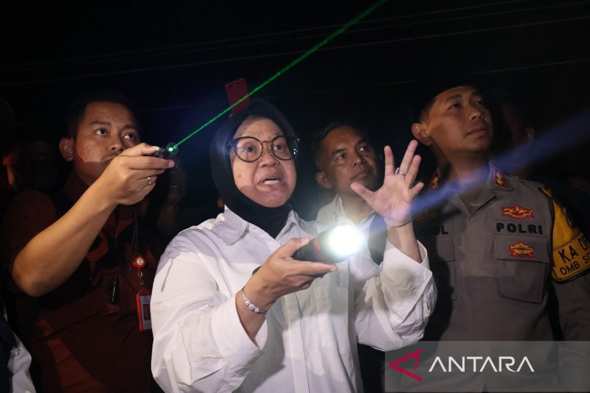 Mensos serahkan santunan bagi korban banjir-tanah longsor di Sumbar