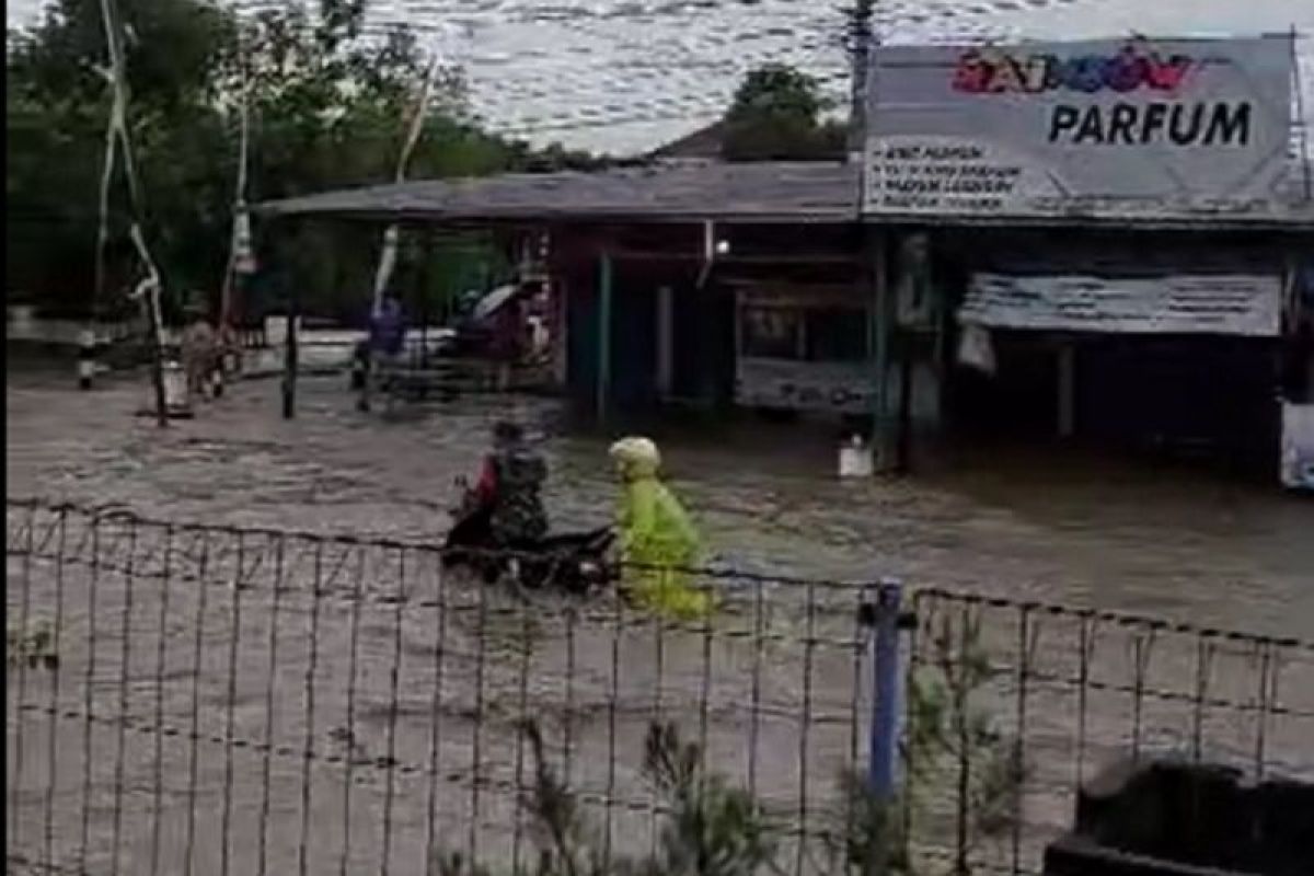 Grobogan, Jateng, dilanda banjir, lalu lintas lumpuh