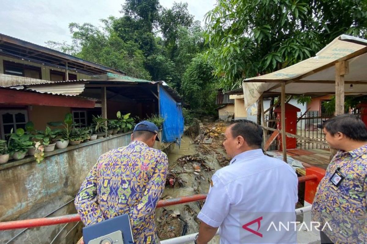 Pemprov Sultra tangani tanggul longsor dan sedimentasi akibat banjir di Kendari