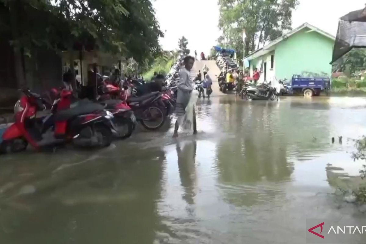 Debit air Sungai Batanghari Jambi meningkat capai 14,56 meter