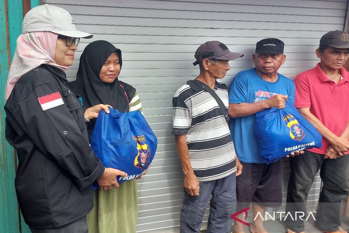 1.500 paket sembako disalurkan kepada korban banjir di Palangka Raya