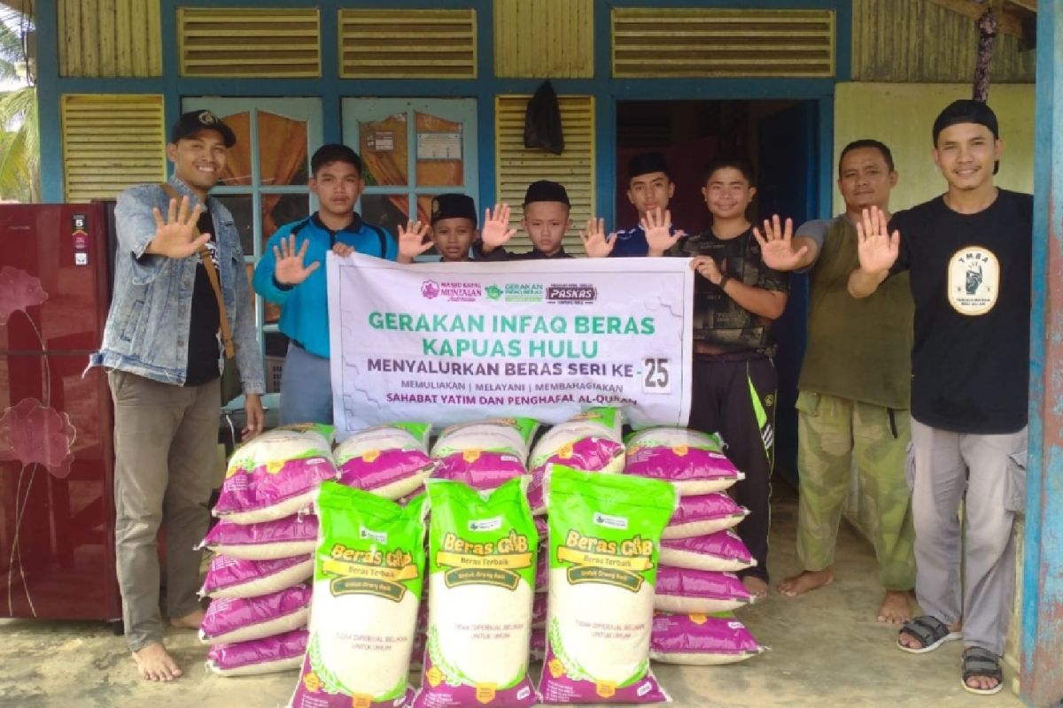 Pasukan Amal Sholeh Kapuas Hulu salurkan 2,4 ton beras ke ponpes dan yatim piatu