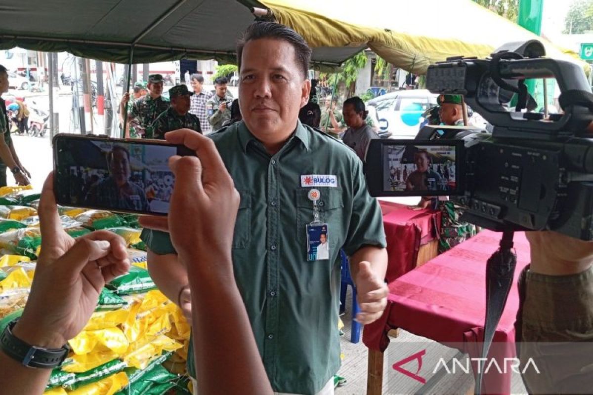 Bulog Samarinda  tahan inflasi salurkan beras ke warga miskin