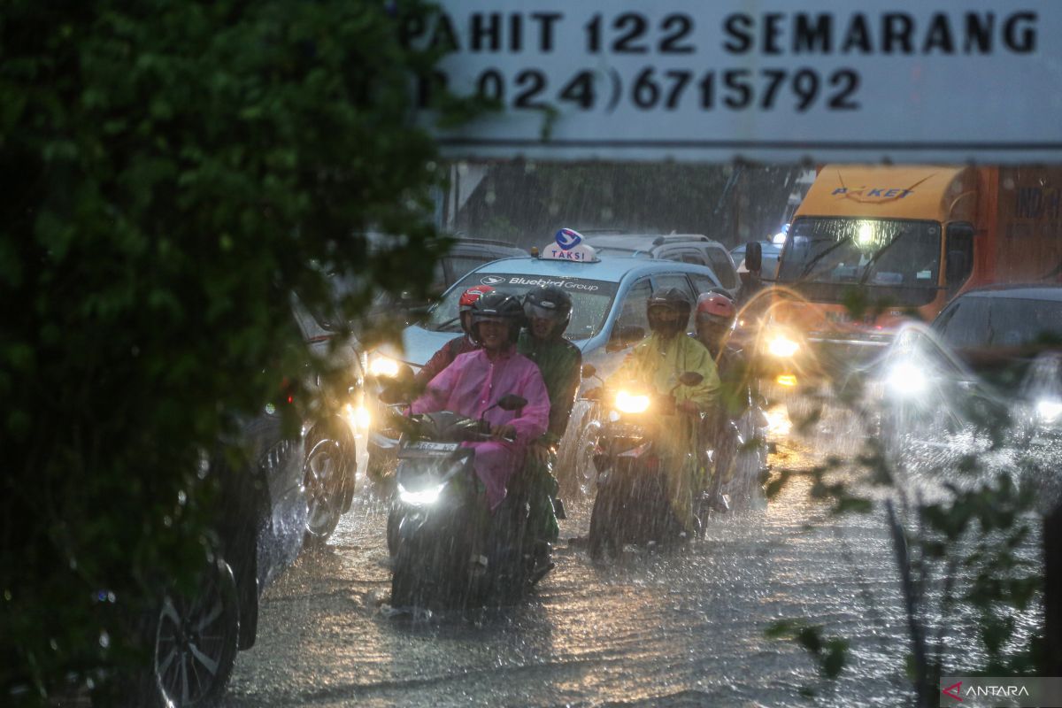 Ini 12 daerah berstatus siaga-waspada cuaca ekstrem, termasuk Banten