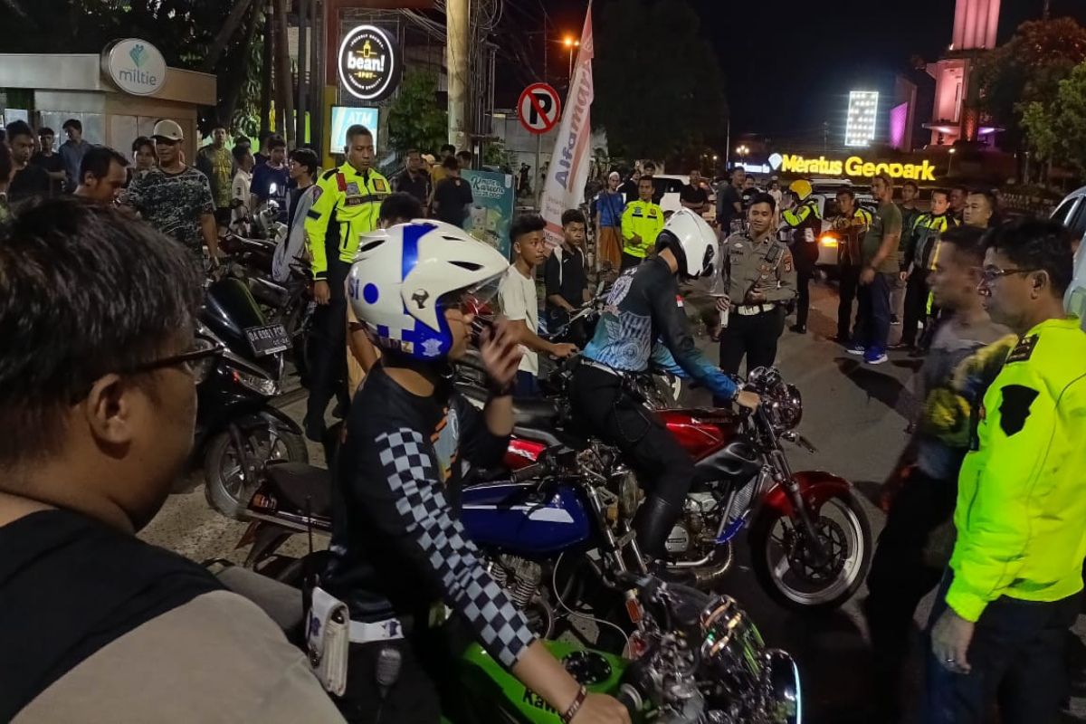 Polres Banjarbaru tindak balapan liar amankan puluhan motor